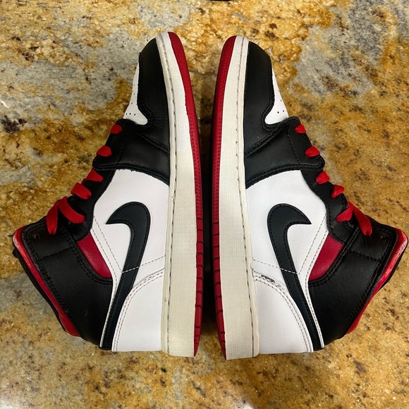 Jordan 1 size 5 - Picture 7 of 10